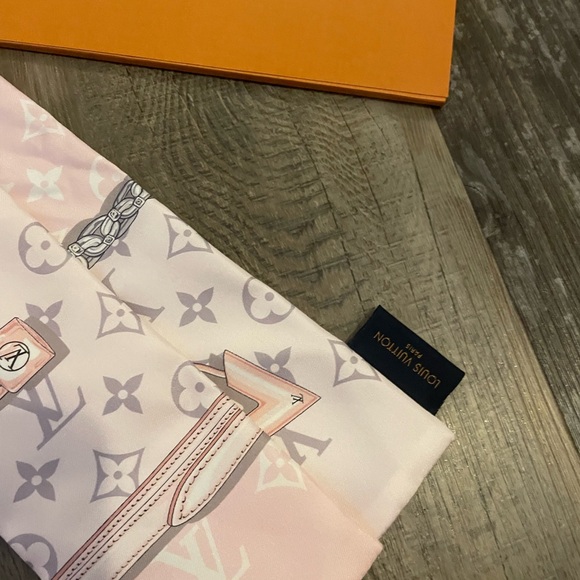 Louis Vuitton Monogram Confidential Bandeau Light Pink - Picture 6 of 6